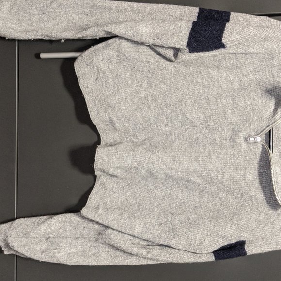 Brandy Melville // Cropped Sweater - Picture 3 of 3